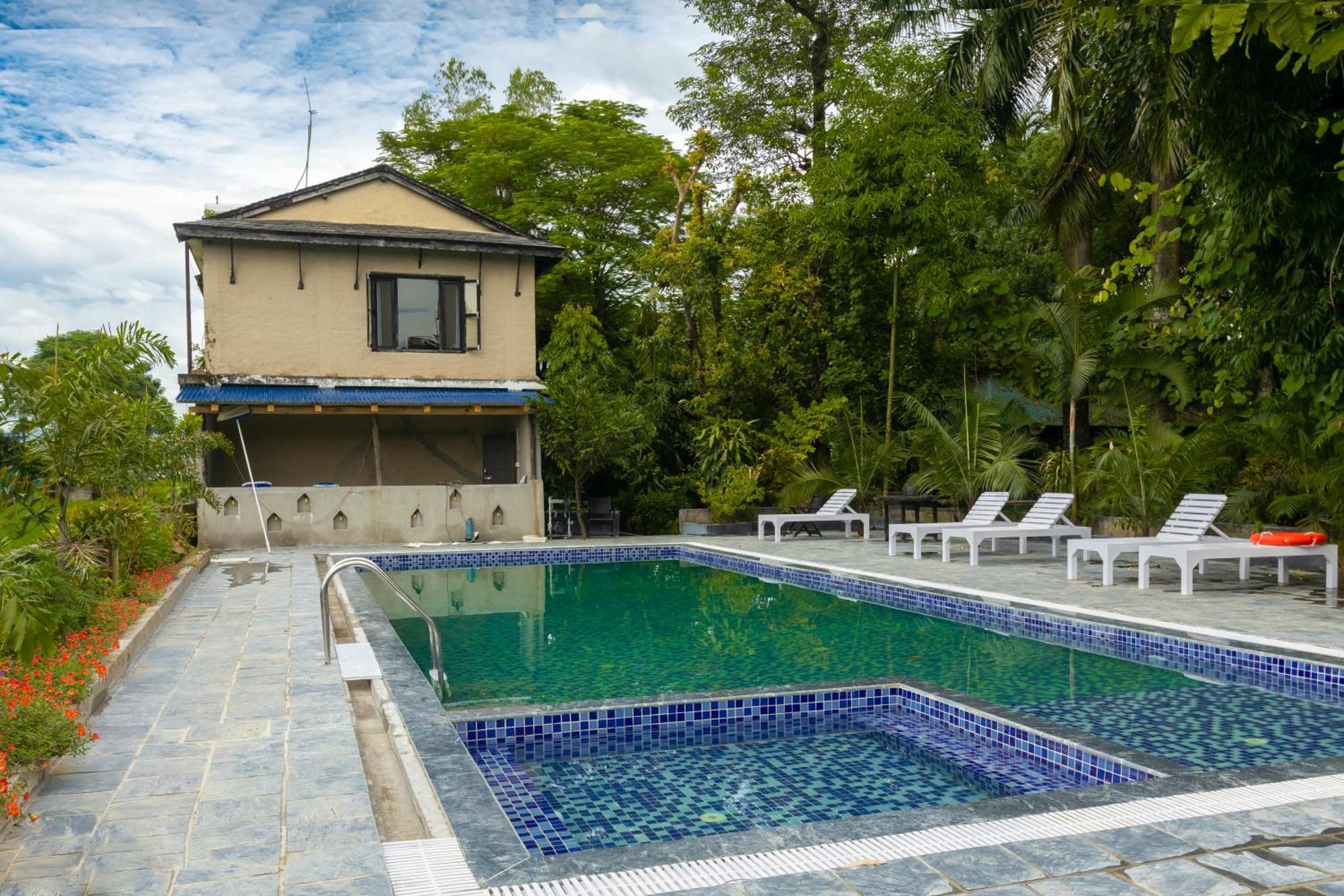 Hotel Parkside & Swimming Pool-Between Greenery And Azure ,Your Perfect Retreat チトワン エクステリア 写真