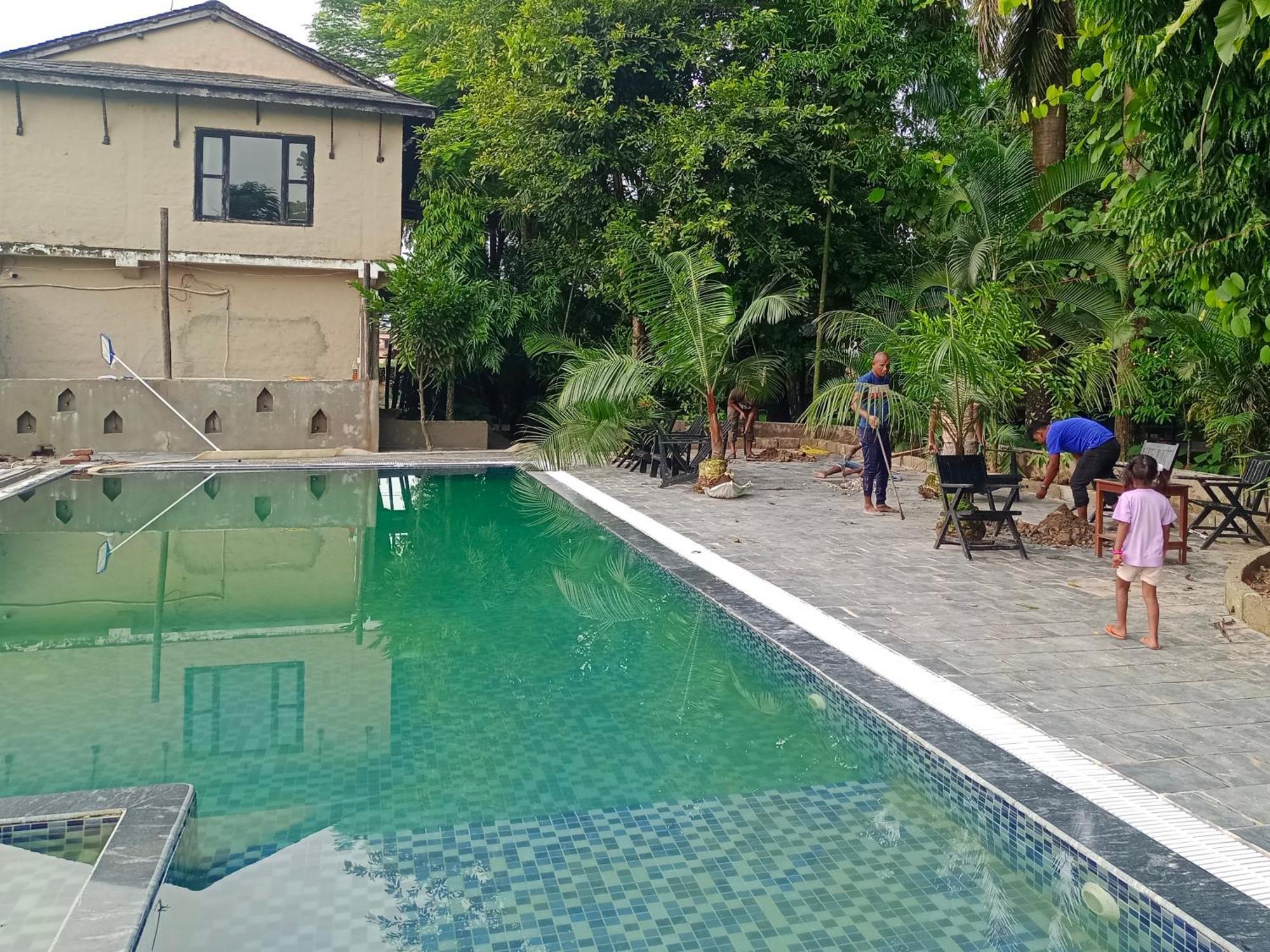 Hotel Parkside & Swimming Pool-Between Greenery And Azure ,Your Perfect Retreat チトワン エクステリア 写真