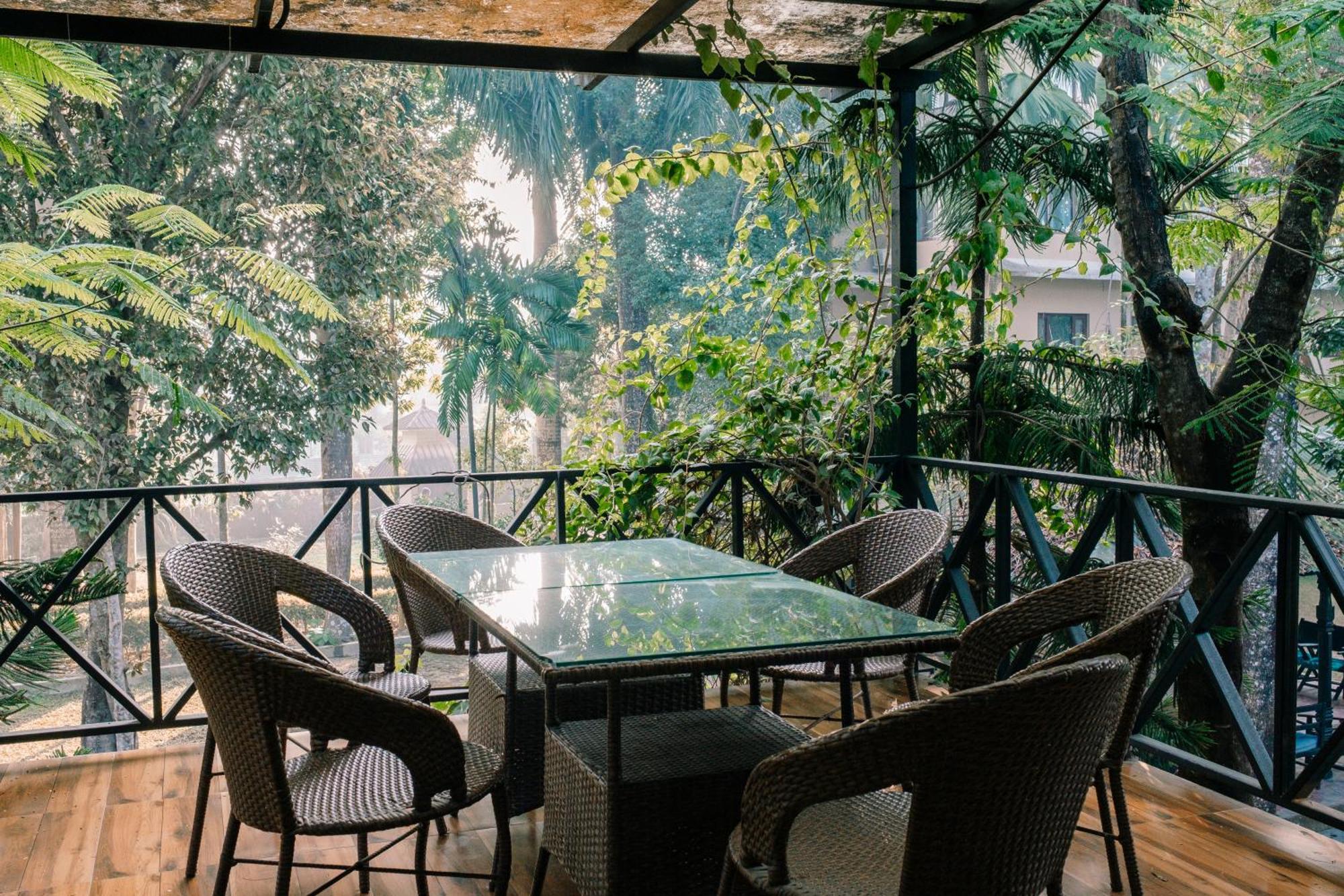 Hotel Parkside & Swimming Pool-Between Greenery And Azure ,Your Perfect Retreat チトワン エクステリア 写真